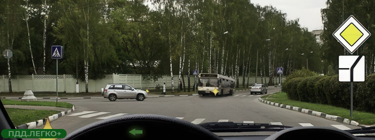 Поворот налево, уступить встречному автомобилю