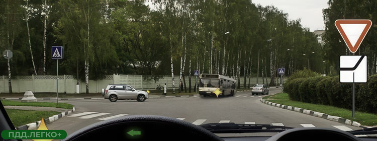 Поворот налево, уступить встречному транспорту
