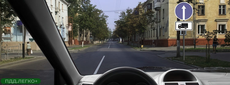 Грузовик перед перекрестком, знаки приоритета