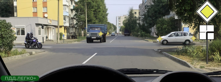 Поворот налево, помеха справа, уступить