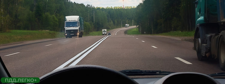 Опережение грузовика, левая полоса, вне населенного пункта